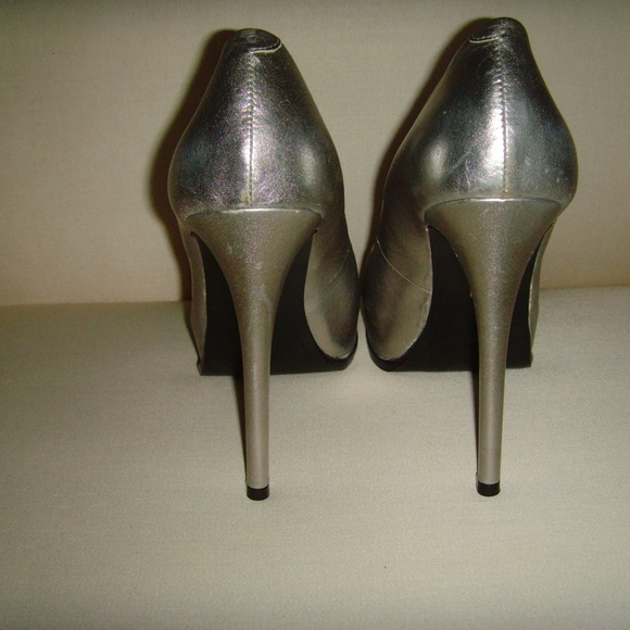 Pour La Victoire Metallic Silver Irina Pumps - 9 NEW - Picture 11 of 14